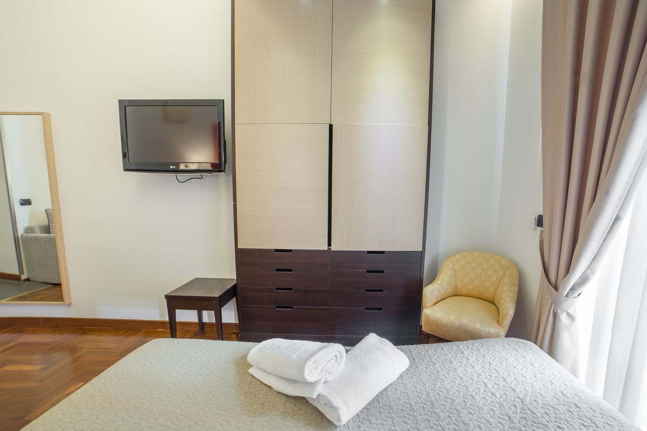 B&B Chiaia 32 Napoli Esterno foto