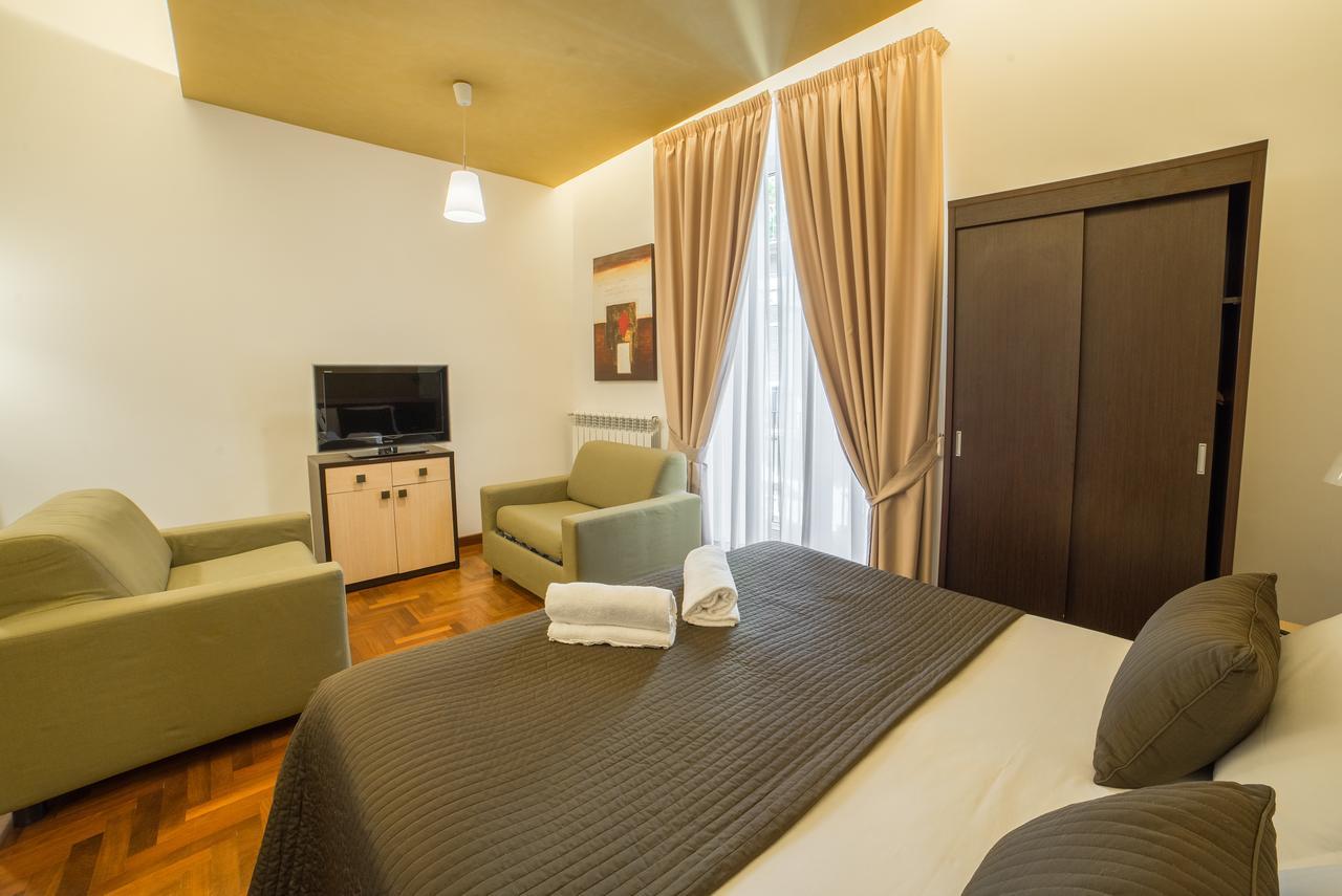 B&B Chiaia 32 Napoli Esterno foto
