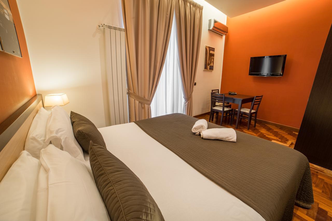 B&B Chiaia 32 Napoli Esterno foto